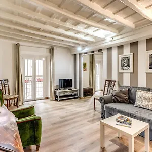 Lovely Spacious Near The Colosseum , Rome Italie